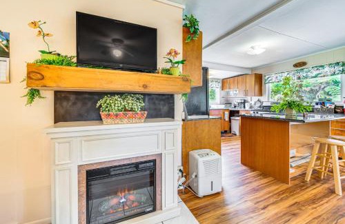 Volcano House | 7 Mi to Volcanoes NP Serene Cottage with Deck!