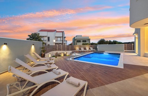 Petaloudes Villa | 7 min from Center | 6BR Villa | w/Airport Shuttle