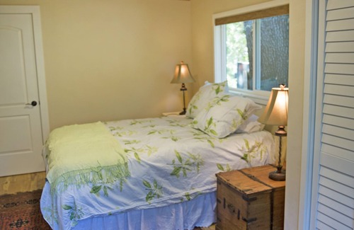 St. Helena House | 7 minute drive/5 miles to Saint Helena