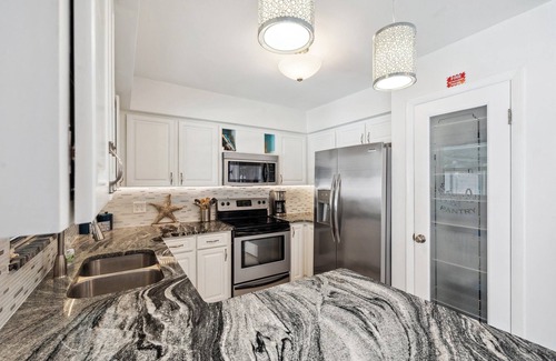 Anona House | 7-Minutes To Beach with Screened Heated Pool located in Largo