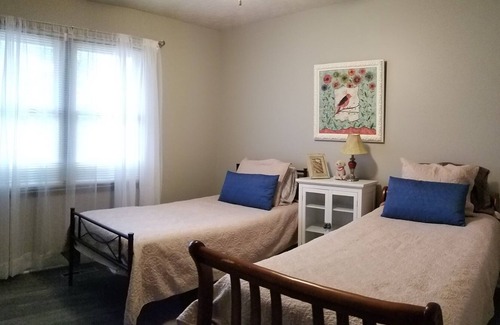 Lincoln House | 7 minutes to downtown, newly remodeled