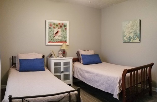 Lincoln House | 7 minutes to downtown, newly remodeled