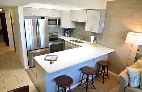 Holiday Isle Condo | 7 night discount! Free Beach Service! Free WIFI on the Beach!