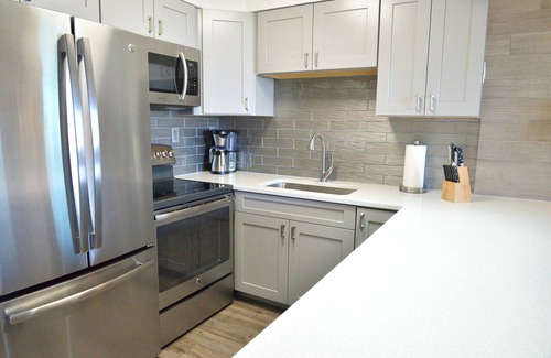 Holiday Isle Condo | 7 night discount! Free Beach Service! Free WIFI on the Beach!