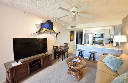 Holiday Isle Condo | 7 night discount! Free Beach Service! Free WIFI on the Beach!