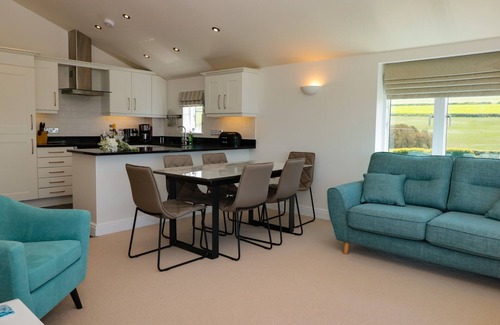 Burgh Island Cottage | 7 OCEAN'S EDGE, family friendly, with pool in Thurlestone