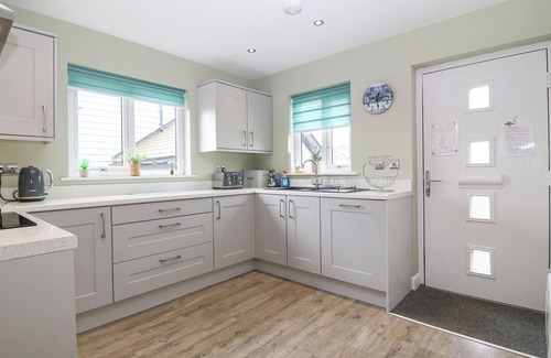 Brynteg Cottage | 7 PARC DELFRYN, pet friendly, luxury holiday cottage in Benllech