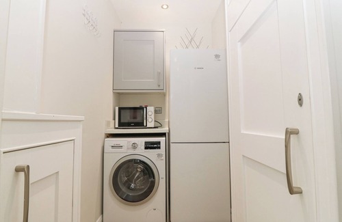 Brynteg Cottage | 7 PARC DELFRYN, pet friendly, luxury holiday cottage in Benllech