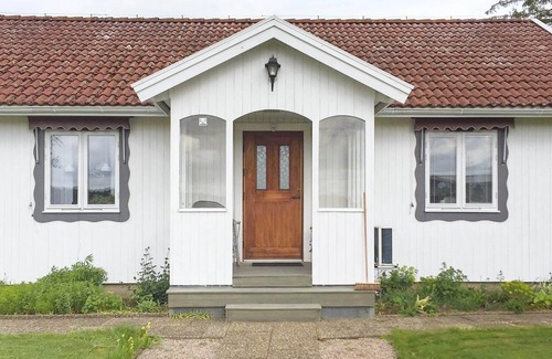 Vara Municipality House | 7 person holiday home in VARA-By Traum