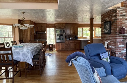 Ellisville House | 7 person hot tub! 4 Suites plus! Sleep 16, 5+baths, 5 min walk to beach