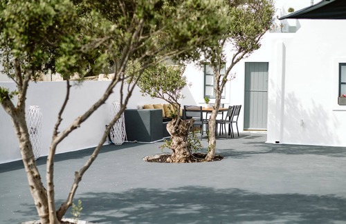 Imerovigli Villa | 7 person villa with large pool, central location!