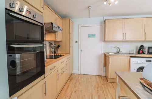 Coldingham Cottage | 7 PRESS CASTLE, family friendly, with open fire in Coldingham