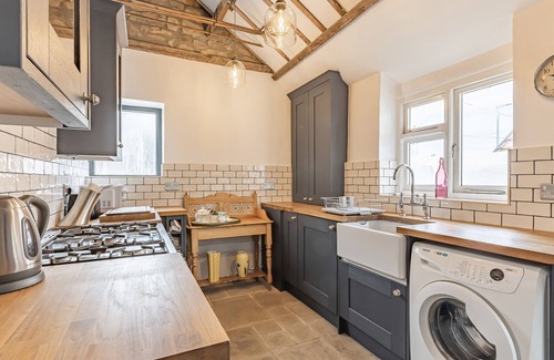 Watchet Cottage | 7 SEVERN TERRACE, pet friendly, with open fire in Watchet