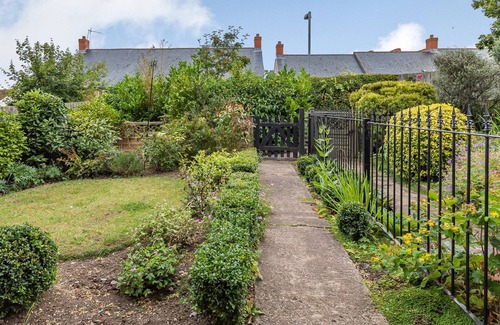 Watchet Cottage | 7 SEVERN TERRACE, pet friendly, with open fire in Watchet