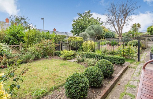 Watchet Cottage | 7 SEVERN TERRACE, pet friendly, with open fire in Watchet