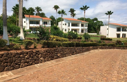 Santa Cruz House | #7 Shared Pool, 3 Bedroom/3 Bathroom, Private beach ramada WIFI SKY
