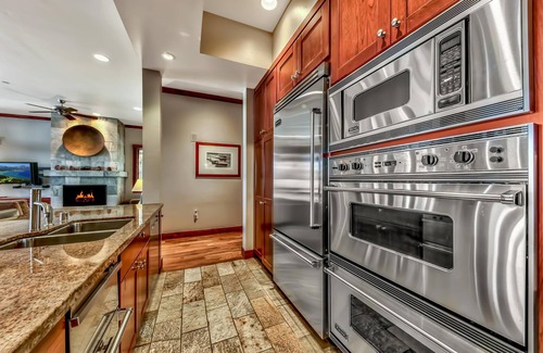 Sierra Shores House | 7 Sierra Shores - 3BR/3BA - Lakefront