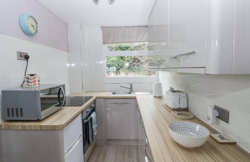 Haverfordwest Cottage | 7 THE WOODLANDS, family friendly, with a garden in Haverfordwest
