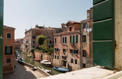 Cannaregio Apartment | 7 WINDOWS ON VENICE by LionHost