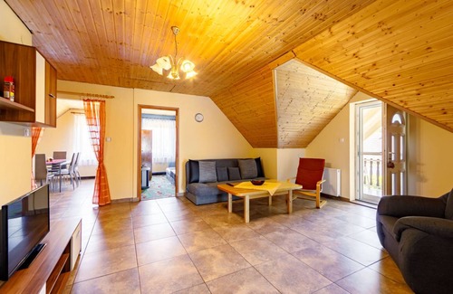 Balatonoszod Apartment | 70 m² Apartment ∙ 3 bedrooms ∙ 6 guests