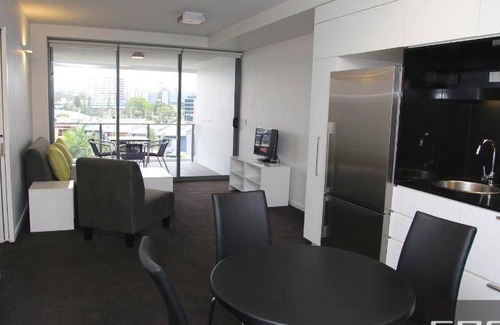Bowen Hills Apartment | 70 m² Apartment ∙ 5 guests