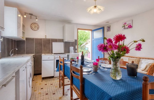 Jau-Dignac-et-Loirac House | 70 m² House ∙ 2 bedrooms ∙ 5 guests