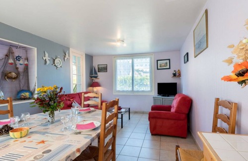 Saint-Germain-sur-Ay Other | 70 m² Accommodation ∙ 2 bedrooms ∙ 4 guests