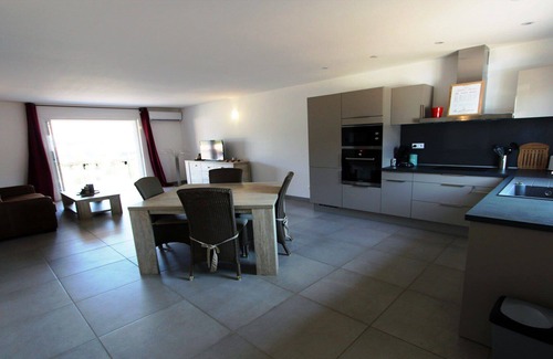 Santa Giulia Apartment | 70 sqm air-conditioned apartment, heated swimming pool, near Sta Giulia 4/6 pers.