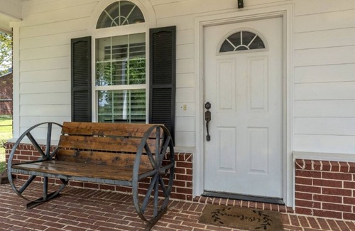 Gilmer House | 700+ acre farm with ponds and a POOL located in Gilmer, Texas!
