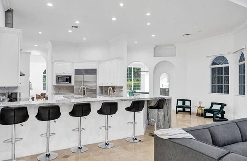Davie House | 7000sf Mansion/Gameroom/Theater/Heated Pool