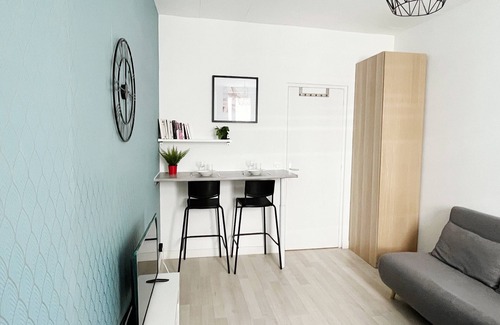 Bagnolet Apartment | 701 Studio near metro and shops