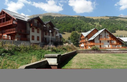 Valloire Apartment | 70m from ski slopes, Ground floor, balcony, parking, tv, ski locker, 32m², Valloire