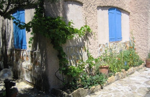Roquefort-la-Bedoule Apartment | 70m² apartment, quietly situated in the hills only 10min from the sea