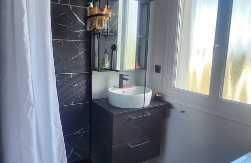 Dijon Apartment | 70m2 apartment in Dijon, 4th floor without elevator, 5 minutes from Zenith