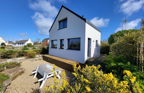 Poulgoazec House | 714-Modern house 300m from the sea and the GR34