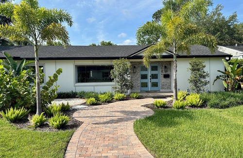 College Park House | 718 Bungalow Private 1BR + Walk-In Shower + Walking Distance to College Park