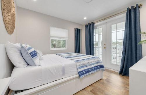 Downtown Dunedin House | 719 Douglas Avenue, Unit A "Sunny"