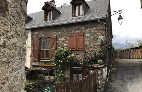 Montauban-de-Luchon House | 72 m² Gîte ∙ 2 bedrooms ∙ 4 guests