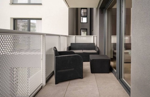 Baluty Apartment | 72m2 Manufaktura Prestige Suite with Parking by Rentujemy