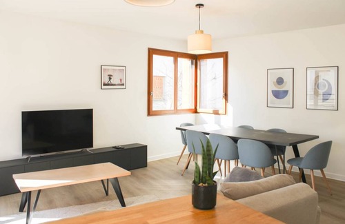 Saint-Denis Apartment | 74 m² Apartment ∙ 6 bedrooms ∙ 8 guests