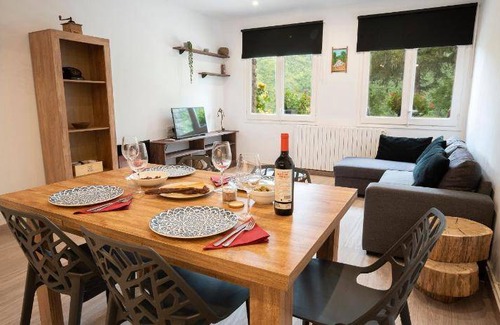 Sort Apartment | 75 m² Apartment ∙ 2 bedrooms ∙ 6 guests