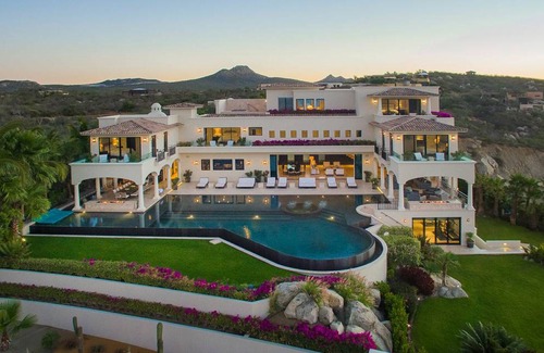 Buzzards Villa | 750 m² Villa ∙ 8 bedrooms ∙ 16 guests