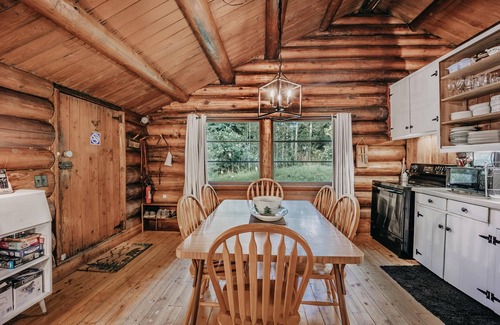 Warnick Cabin | 76GS - Genuine Log Cabin - WIFI - Pets Ok - Sleeps 4