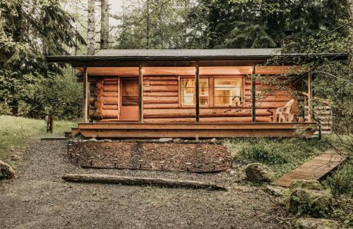 Warnick House | 76GS - Genuine Log Cabin - WiFi - Pets Ok - Sleeps 4 home