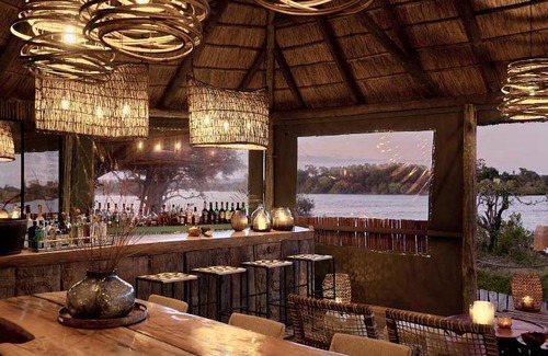 Victoria Falls Cabin | 777 m² Lodge ∙ 3 bedrooms ∙ 20 guests