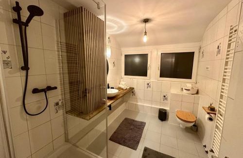 Alt-Muhlburg Apartment | 77m² - 3 Zi Modern Zentrum Küche Dachterrasse WLAN
