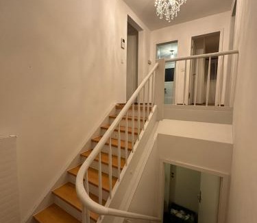 Alt-Muhlburg Apartment | 77m² - 3 Zi Modern Zentrum Küche Dachterrasse WLAN