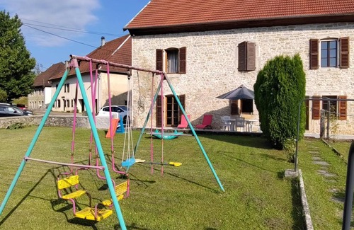 Saint-Gorgon-Main House | 78 m² Gîte ∙ 2 bedrooms ∙ 4 guests