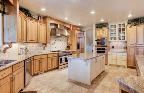 Cedar City House | 7800 SF Mansion! 7 BR 6 1/2 Bath! Theater, Gym & Game Room. Outrageous Views!