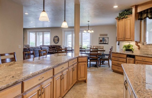 Cedar City House | 7800 SF Mansion! 7 BR 6 1/2 Bath! Theater, Gym & Game Room. Outrageous Views!